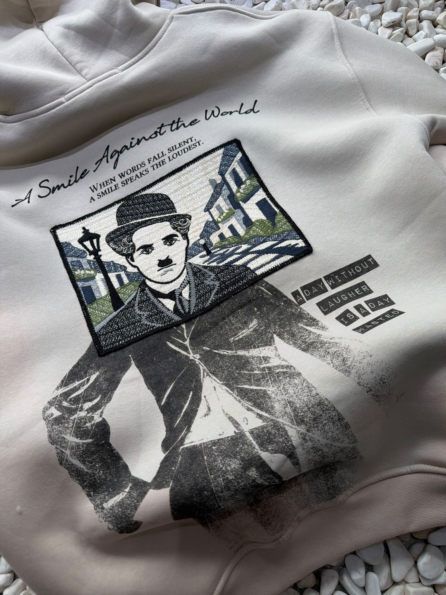 Şardonlu Oversize Nakışlı ve Baskılı Sweatshirt
