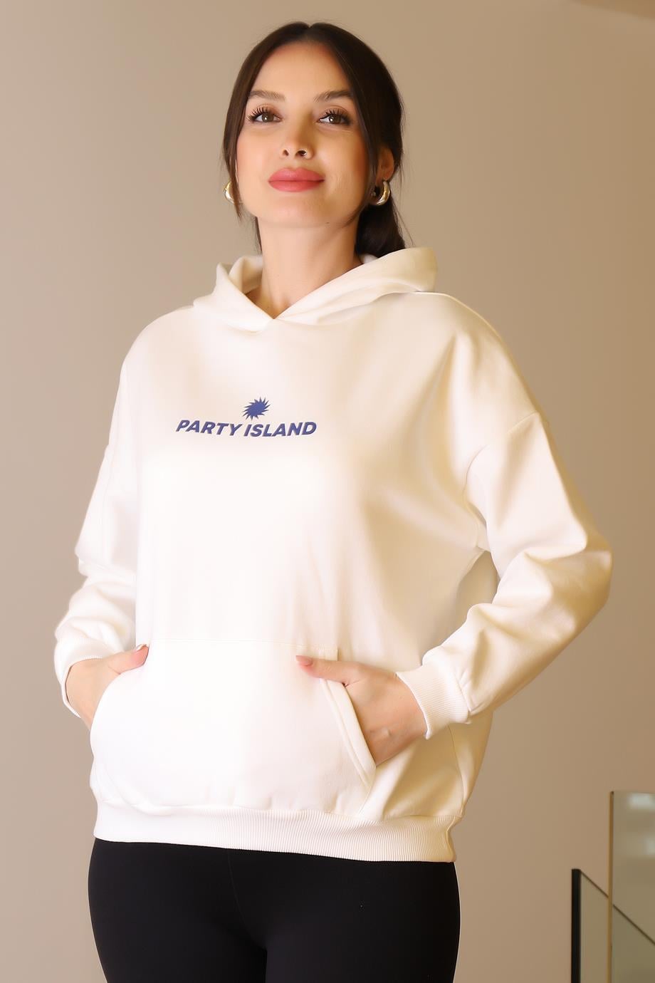 KAPÜŞONLU SIRTI YAZILI EKRU KADIN SWEATSHİRT  W0011185-2K5