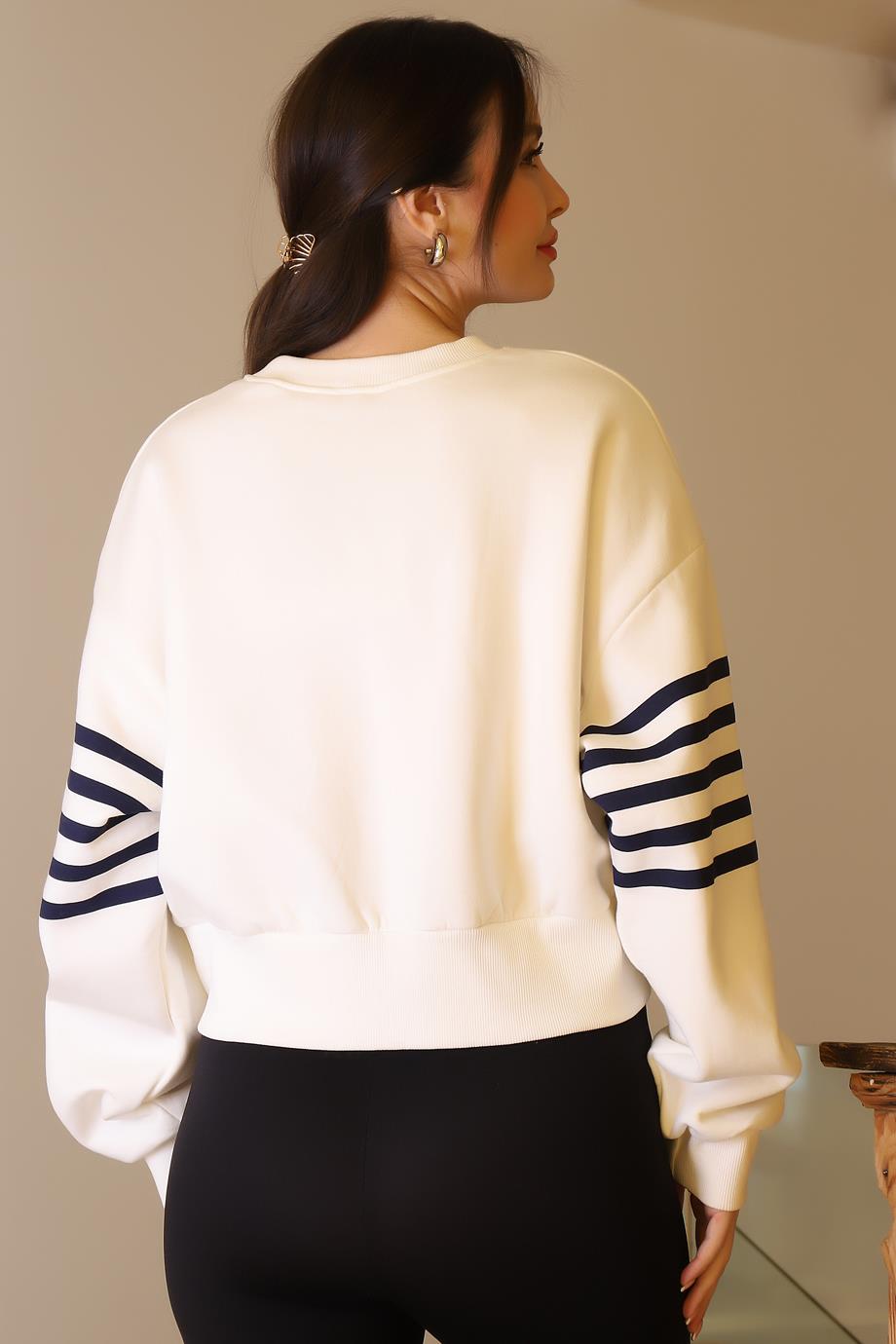 SIFIR YAKA ÇİZGİLİ EKRU KADIN SWEATSHİRT  W0011370-2K5