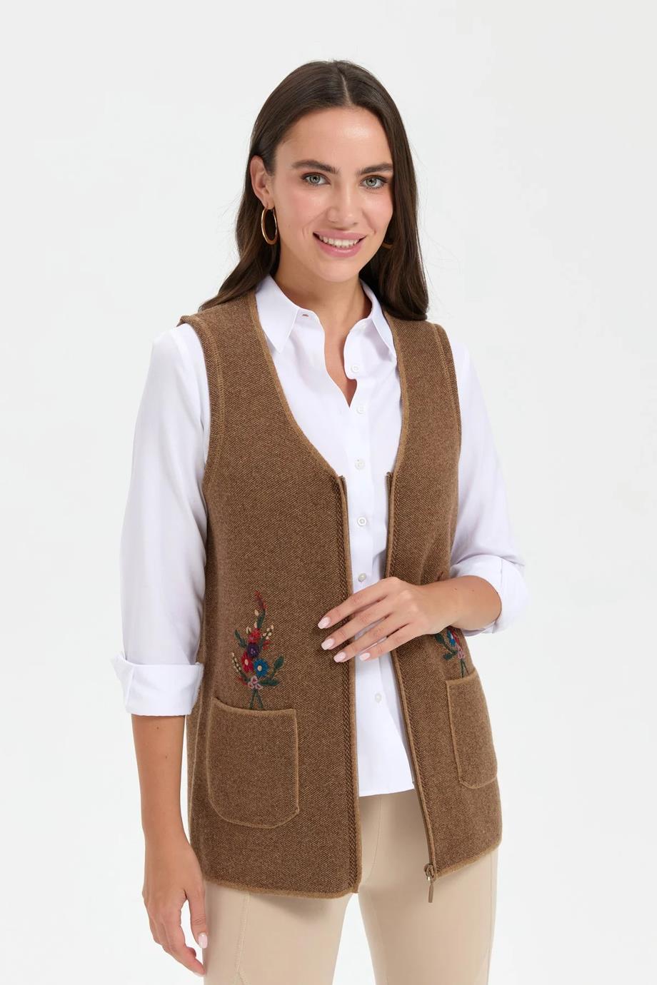 V YAKA İŞLEMELİ CAMEL KADIN YELEK 24001-VY-2K5