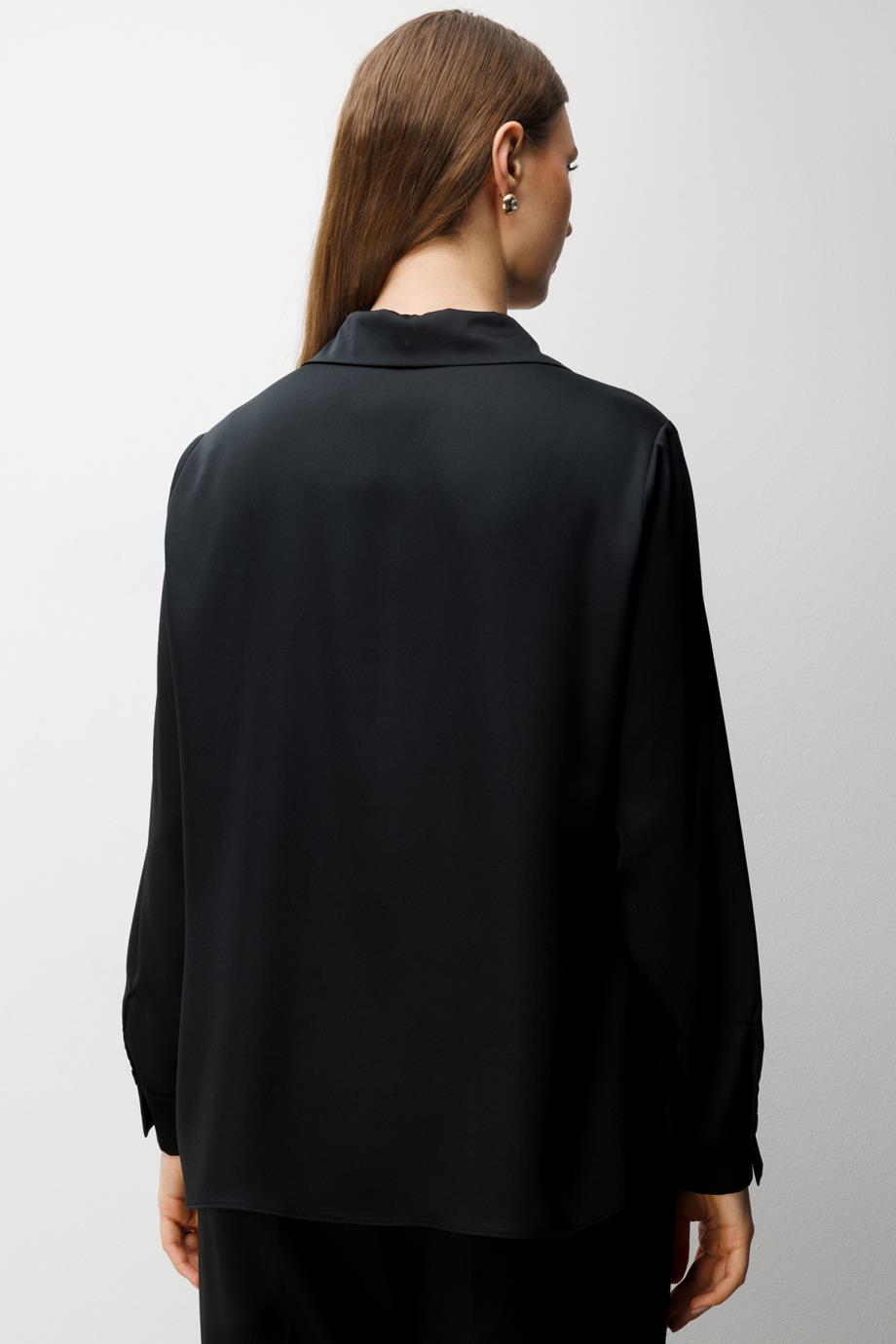 Büyük Beden Saten Görünümlü Gömlek Siyah 2502-2Y6