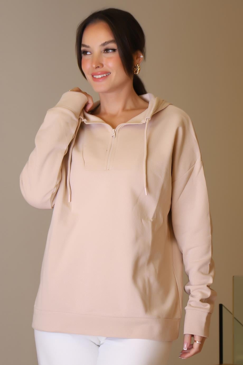 KAPÜŞONLU YAKASI FERMUARLI PUDRA KADIN SWEATSHİRT  2052-2K5