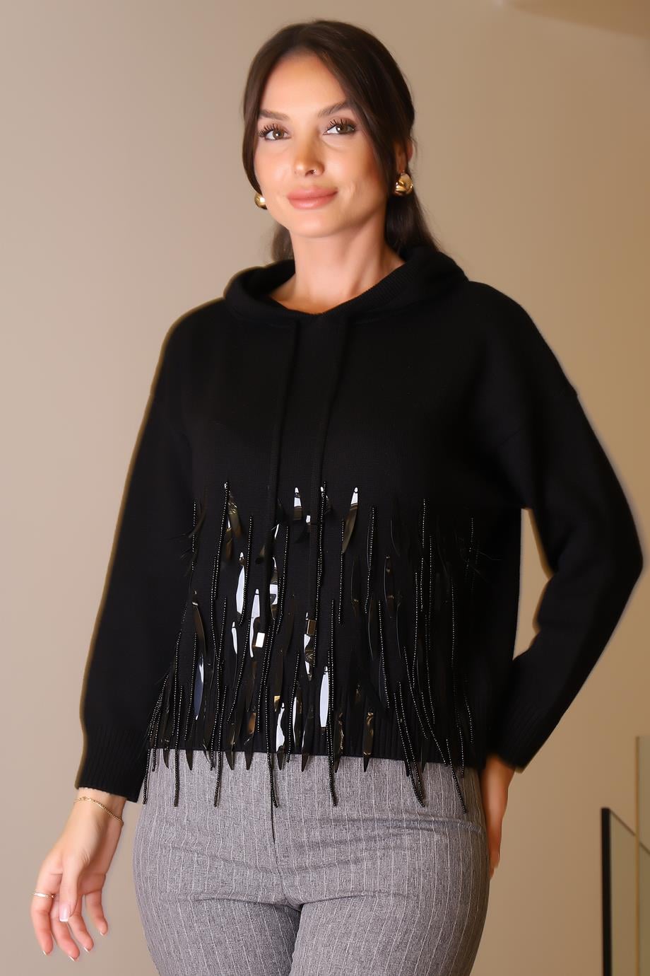 KAPÜŞONLU BONCUK İŞLEMELİ SİYAH KADIN KAZAK  120-2K5