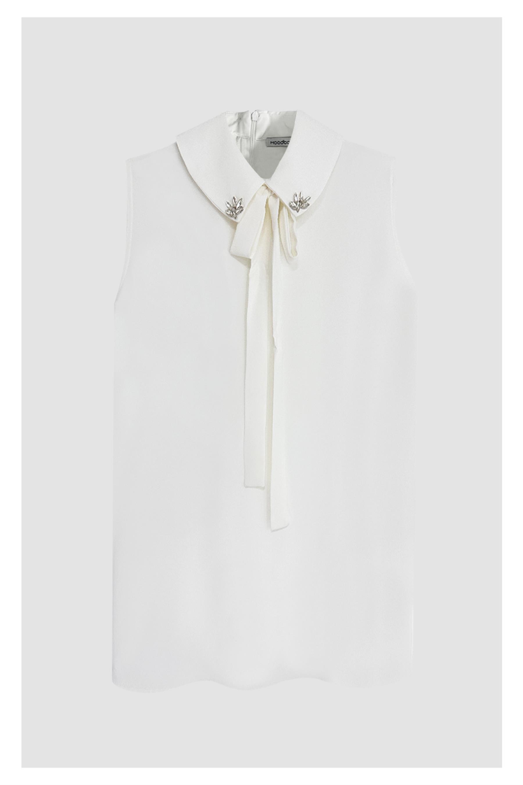 YAKASI TAŞLI KOLSUZ EKRU KADIN BLUZ MB01.12-2K5