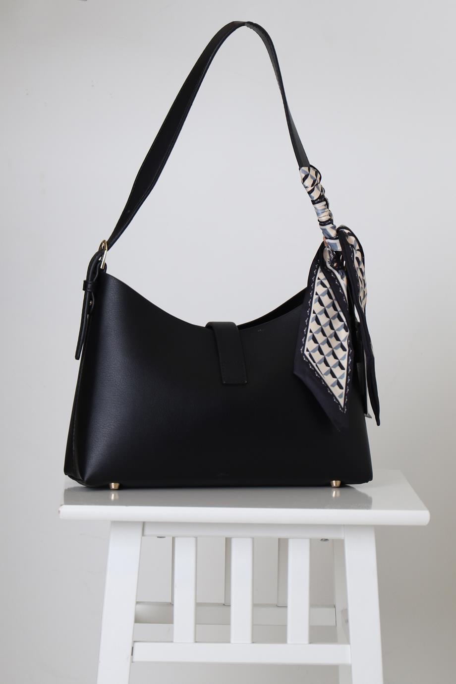 SİYAH AKSESUARLI KADIN KOL ÇANTASI 7429-2K5