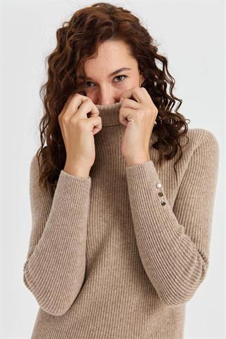 TAM BALIKÇI KOL UCU DÜĞMELİ BEJ KADIN KAZAK 23159-TB-2K5