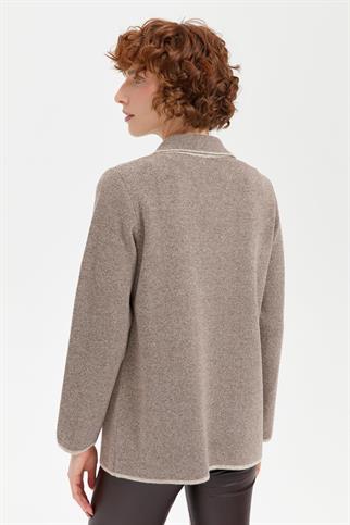 POLO YAKA İŞLEMELİ BEJ KADIN CEKET 24005-PY-2K5
