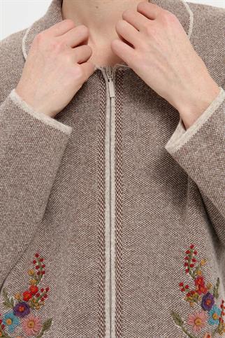 POLO YAKA İŞLEMELİ BEJ KADIN CEKET 24005-PY-2K5