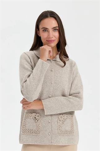 POLO YAKA GÜL İŞLEMELİ BEJ KADIN CEKET  24015-PY-2K5