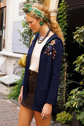 KAPÜŞONLU OMUZU İŞLEMELİ LACİ KADIN CEKET 24080-2K5