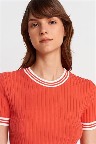 BİSİKLET YAKA İNCE ÇİZGİLİ TRİKO KIRMIZI EKRU KADIN BLUZ 10765-2Y5