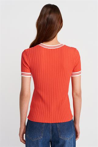BİSİKLET YAKA İNCE ÇİZGİLİ TRİKO KIRMIZI EKRU KADIN BLUZ 10765-2Y5