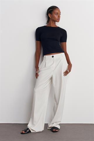 SIFIR YAKA SİYAH BASIC KADIN T-SHİRT 30747-2Y5