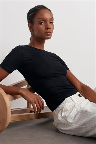 SIFIR YAKA SİYAH BASIC KADIN T-SHİRT 30747-2Y5