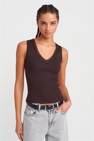 DANTEL DETAYLI KOLSUZ KAHVE KADIN CROP 31778-2Y5