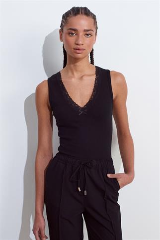 DANTEL DETAYLI KOLSUZ SİYAH KADIN CROP 31778-2Y5