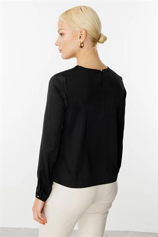 ÖNÜ BÜZGÜLÜ SATEN SİYAH KADIN BLUZ  3036-2Y5