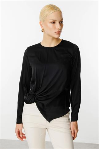 ÖNÜ BÜZGÜLÜ SATEN SİYAH KADIN BLUZ  3036-2Y5