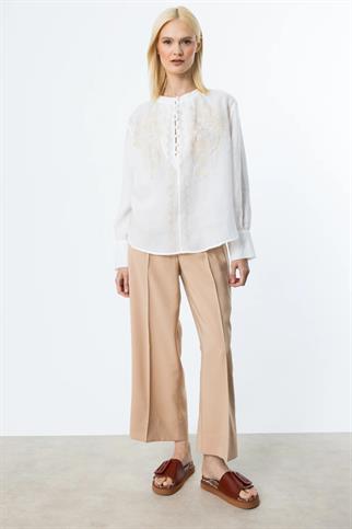 ÖNÜ DÜĞMELİ İŞLEMELİ KETEN EKRU  KADIN BLUZ  3926-2Y5 