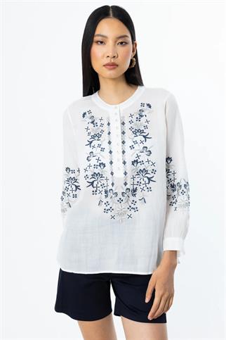 YARIM DÜĞMELİ İŞLEMELİ EKRU KADIN BLUZ  3940-2Y5
