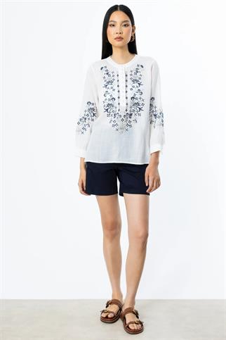 YARIM DÜĞMELİ İŞLEMELİ EKRU KADIN BLUZ  3940-2Y5