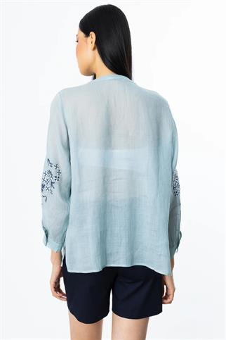 YARIM DÜĞMELİ İŞLEMELİ MAVİ  KADIN BLUZ 3940-2Y5