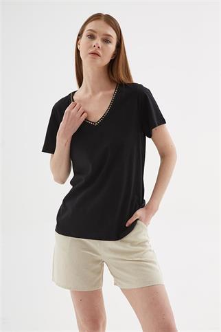 YAKASI İŞLEMELİ SİYAH KADIN T-SHİRT 0478-2Y5