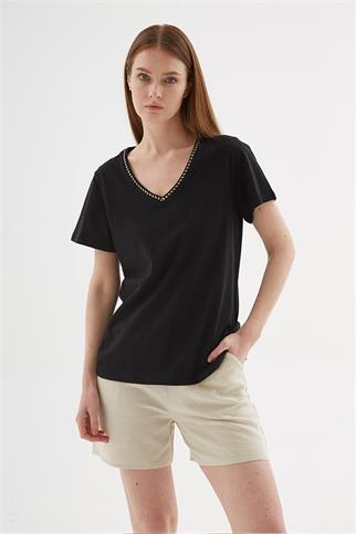 YAKASI İŞLEMELİ SİYAH KADIN T-SHİRT 0478-2Y5