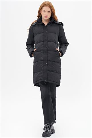 Kaz Tüyü Dolgulu Kapüşonlu Siyah Kadın Mont 27008-2K5