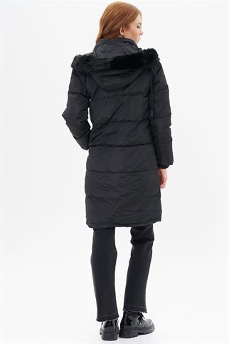 Kaz Tüyü Dolgulu Kapüşonlu Siyah Kadın Mont 27008-2K5