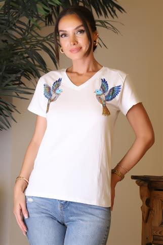 OMUZLARI KUŞ İŞLEMELİ BEYAZ KADIN T-SHİRT  54-2Y4