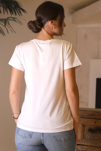 OMUZLARI KUŞ İŞLEMELİ BEYAZ KADIN T-SHİRT  54-2Y4