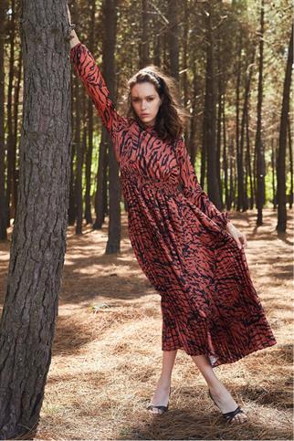 UZUN KOLLU DESNLİ KİREMİT KADIN ELBİSE  MB06.114-2K3 