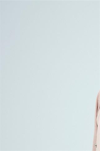 YAKASI TAŞLI KOLSUZ EKRU KADIN BLUZ MB01.12-2K5