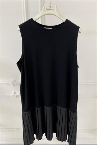 ETEK UCU PİLİSELİ SİYAH KOLSUZ KADIN BLUZ  MB01.22-2Y5