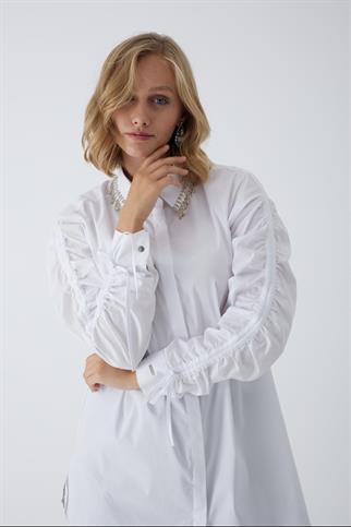 YAKASI TAŞLI UZUN KOLLU BEYAZ KADIN TUNİK MB11.203-2K4