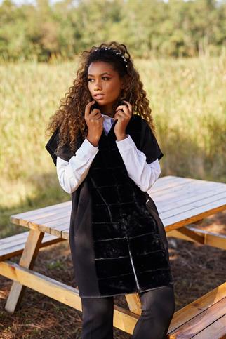 KÜRK DETAYLI SİYAH KADIN PANÇO MB28.55-2K5