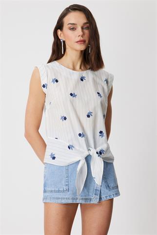 Önü Bağlamalı İşlemeli Pamuklu Bluz Mavı 72335-2Y6