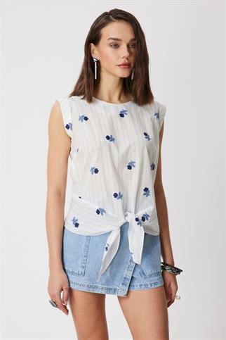 Önü Bağlamalı İşlemeli Pamuklu Bluz Mavı 72335-2Y6