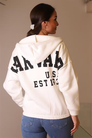 FERMUARLI SIRTI YAZI BASKILI EKRU KADIN SWEATSHİRT 3048-2K4