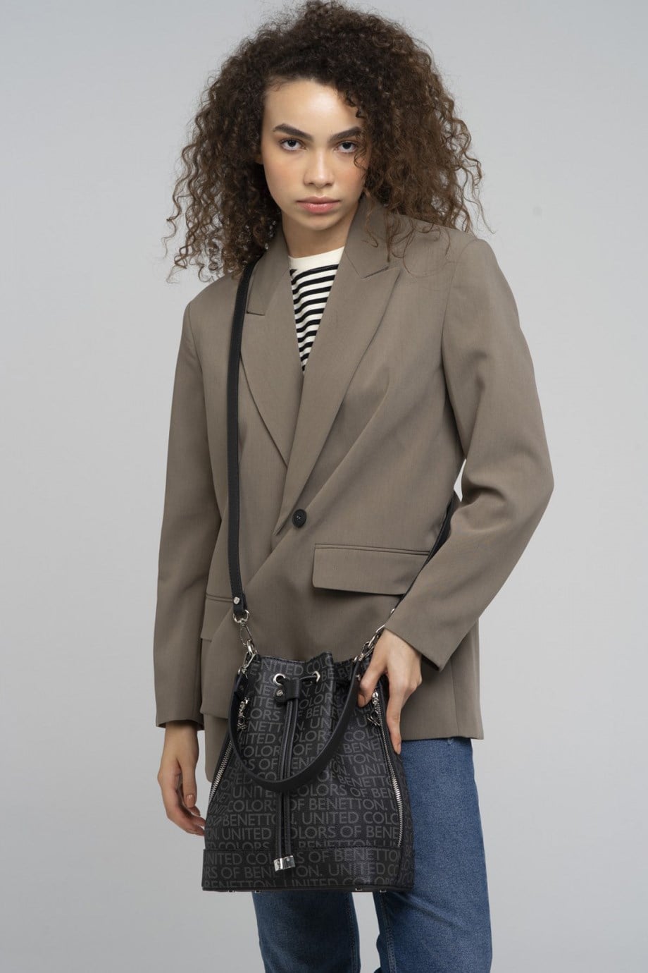 825-2K3 BENETTON ÇANTASİYAH