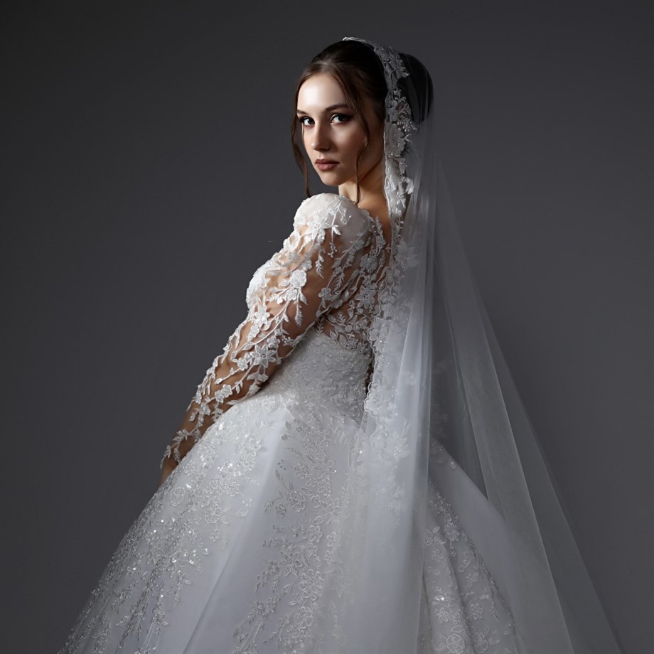 Omuzları Vatkalı Kalp Yaka Uzun Kollu Dantel İşlemeli Prenses Gelinlik l  Pasion Wedding
