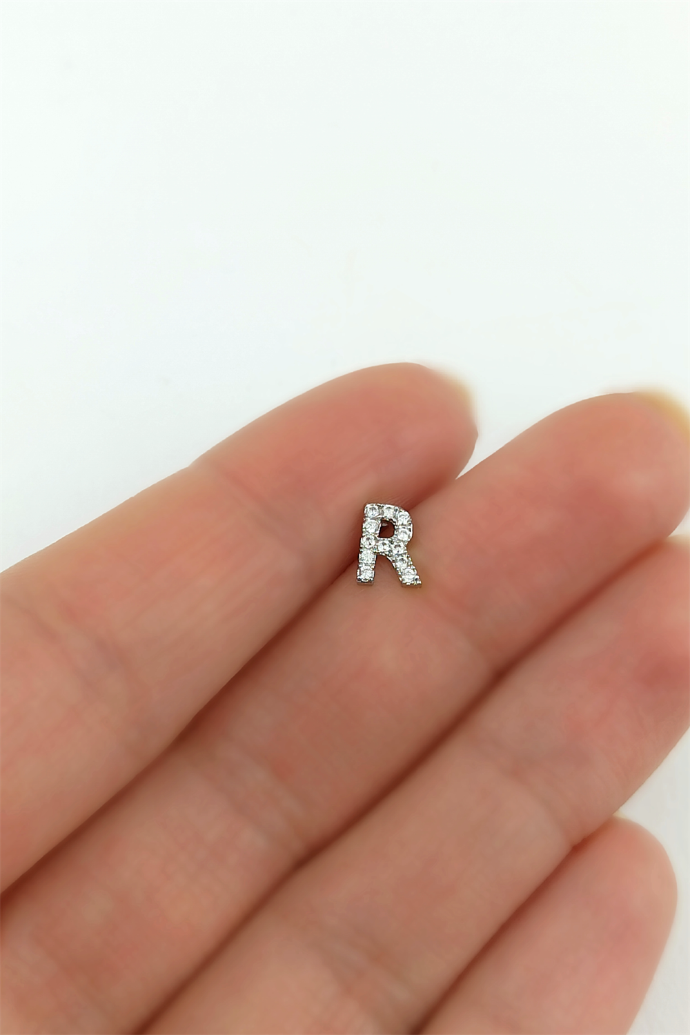 Gümüş Renk Harf Piercing - R HarfPiercing