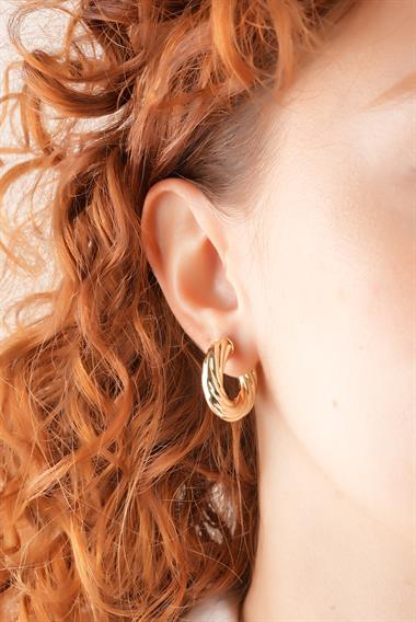 Xuping Renk Atmaz Lazer Kesim Yarım Ay Küpe 35625