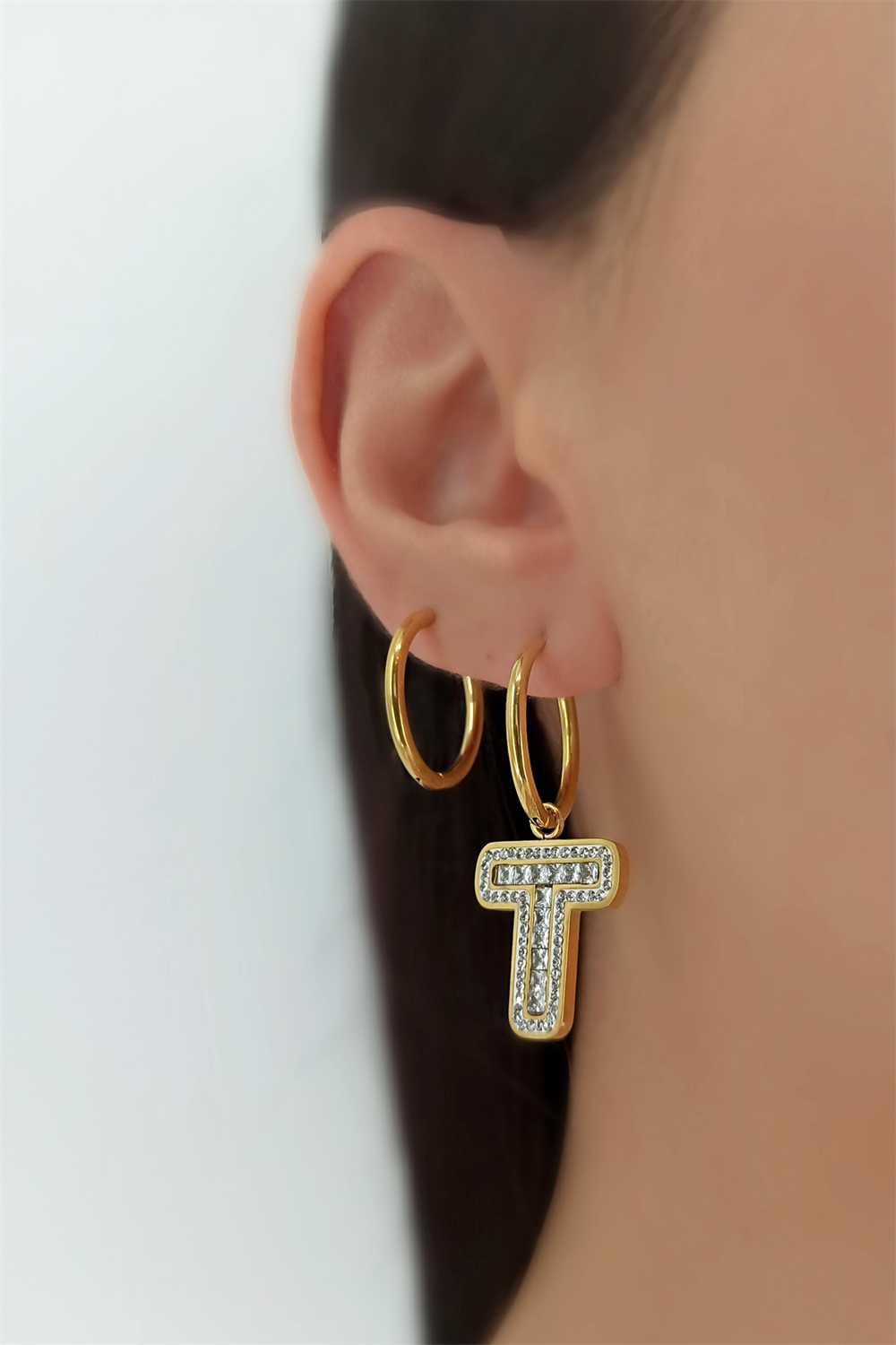 Çelik Baget Harf Küpe - T