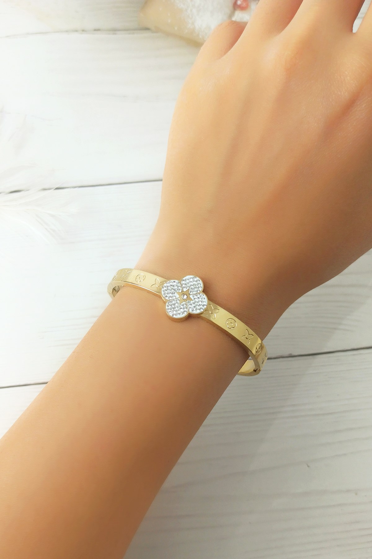 Çelik Yonca Figür Kelepçe Bileklik B600