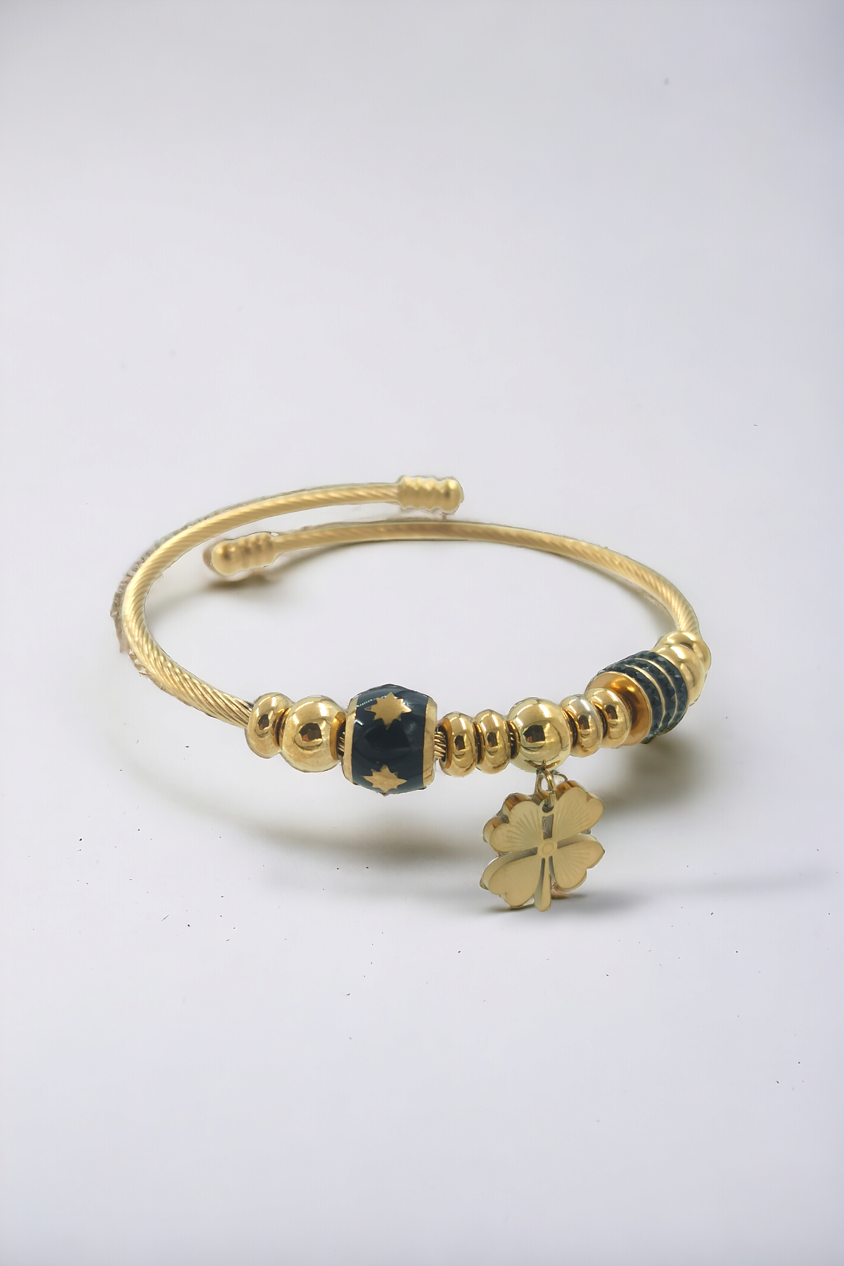 Charmlı Çelik Mineli Topcuk Yonca Bileklik