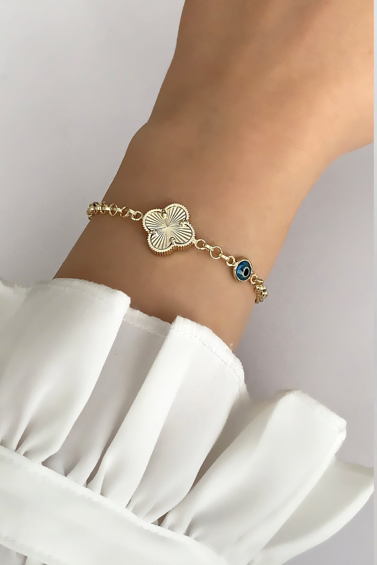 Gold Plaka Yonca Figür Nazar Boncuk Detay Bileklik TrBilek7572 B35003