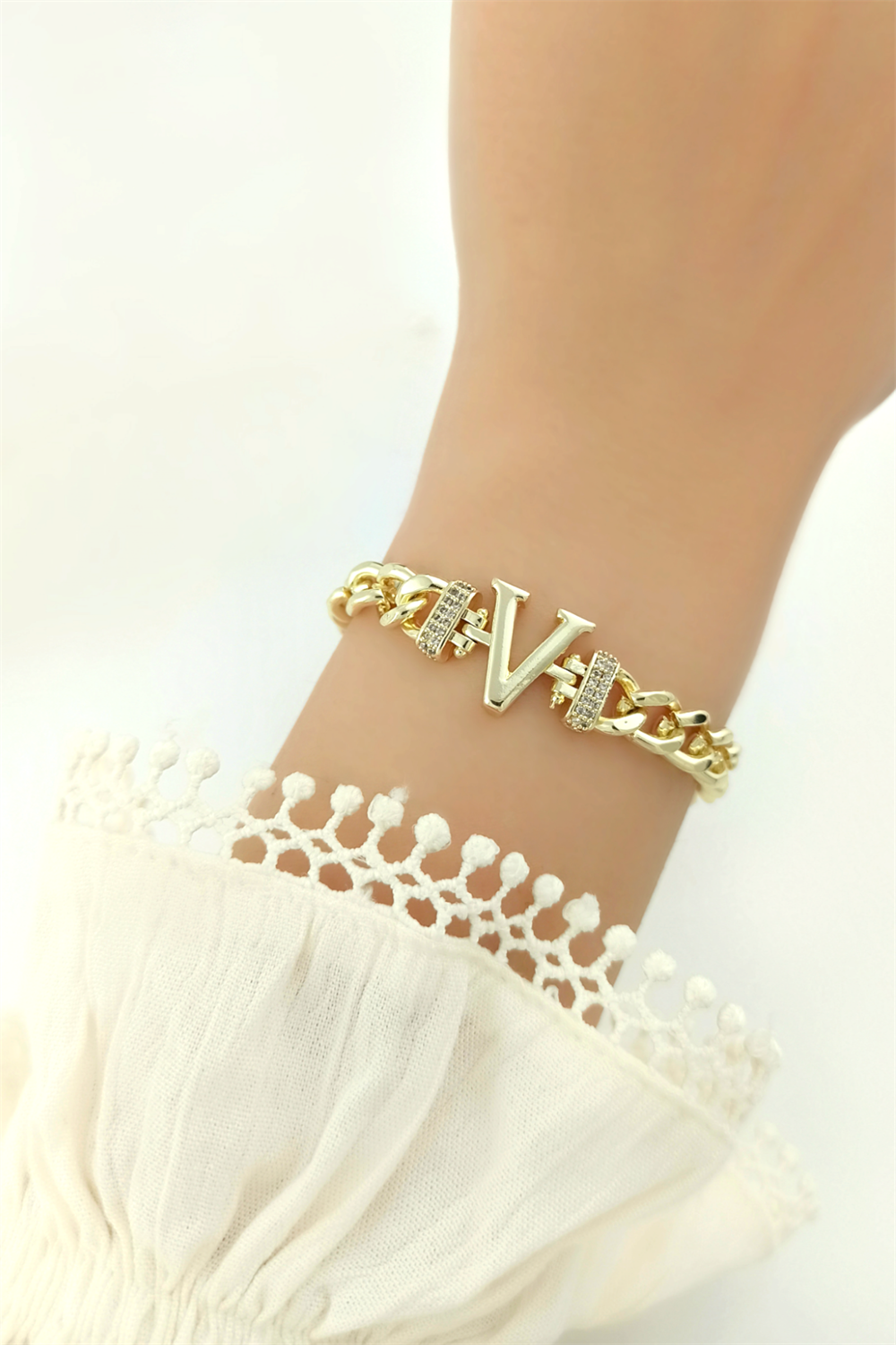 Gold V Harf Bileklik TrBilek70361