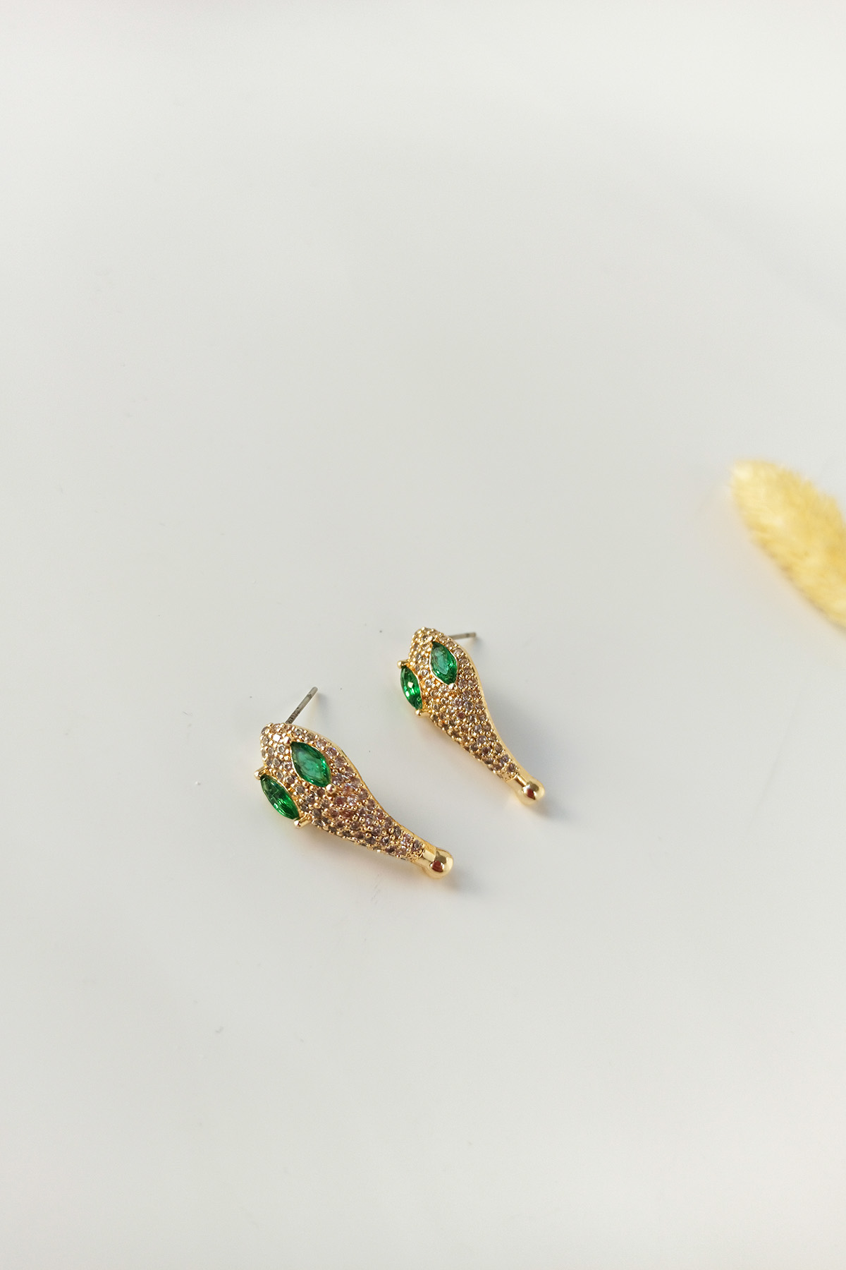 Lacivert Taşlı Yılan Figür Küpe Gold B350